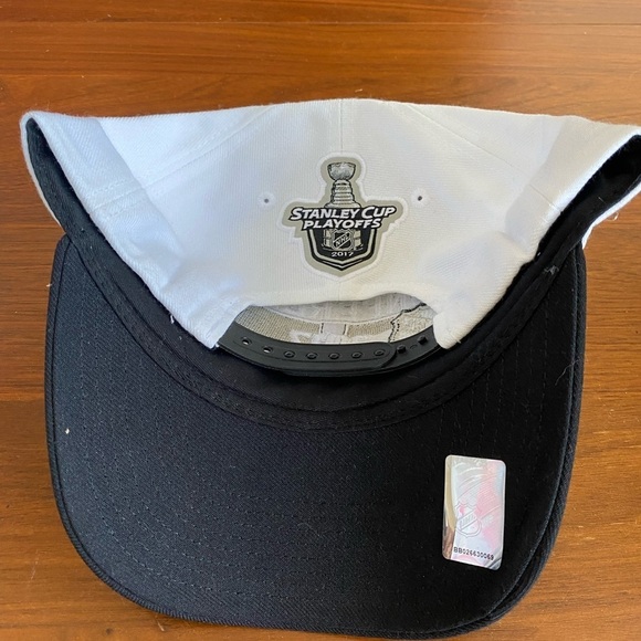 Reebok NHL 2017 Stanley Cup Champions Hat - Picture 4 of 4